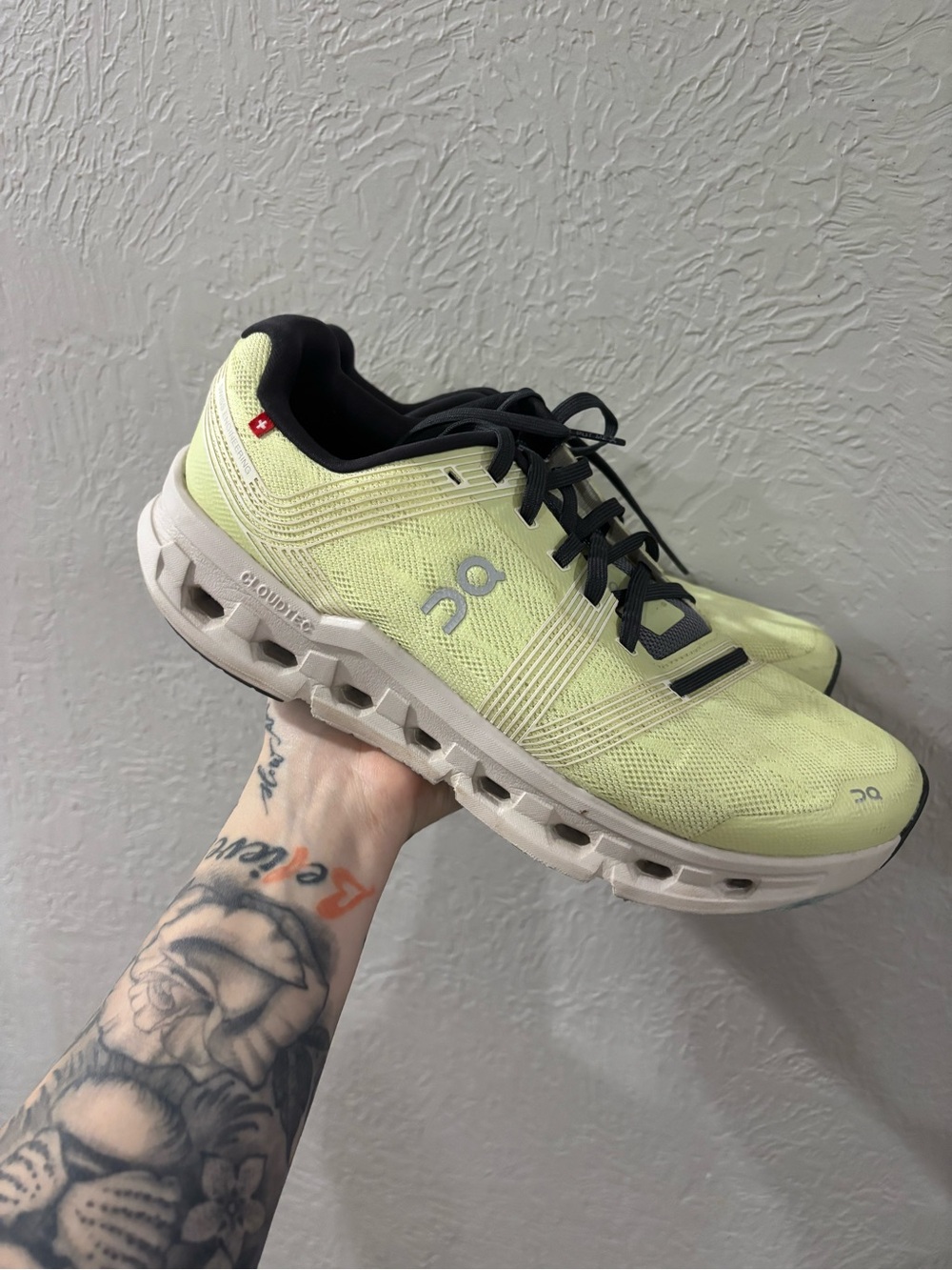 On Running Cloud go Running Sneakers Hay/Sand Lime Yellow Color Men’s Size 8.5